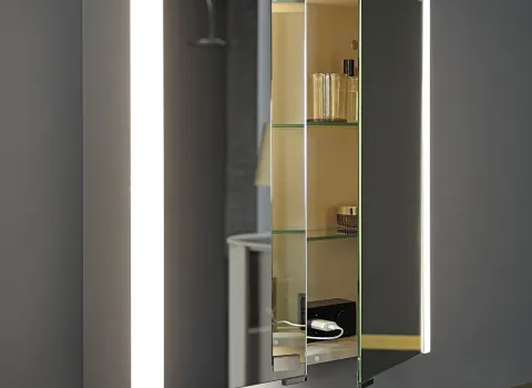 Geradliniger Spiegelschrank mit vertikalen LED-Leuchten, Lavo 2.0 burgbad