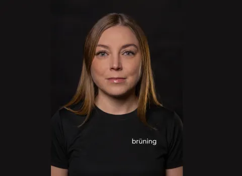 Badplanerin Diana Bartoschek vor scharzen Hintergrund.