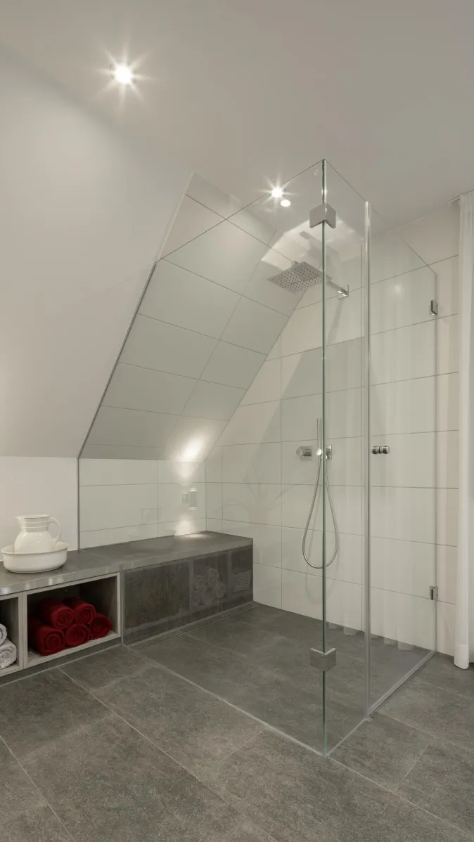 Dusche des Dachbads von Brüning.